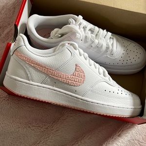 WMNS NIKE COURT VISION LO VD